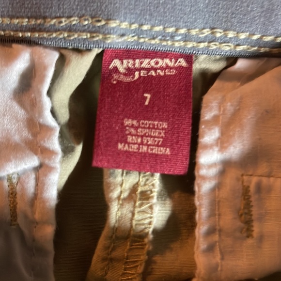 Arizona Jeans khaki shorts, size 7 pull on - Picture 3 of 3